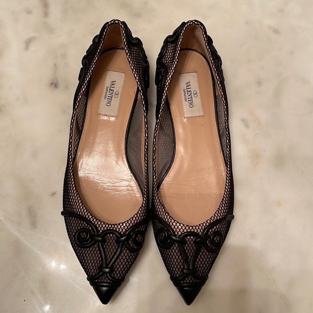 VALENTINO Garavani EXCLUSIVE Iconic Black Intricate Mesh Leather flats size 38.